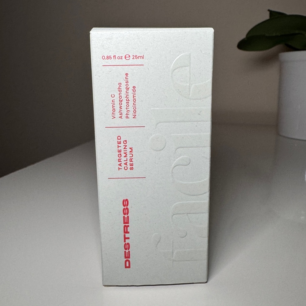 Facile 
Destress Redness Calming Serum with Vitamin C & Ceramides